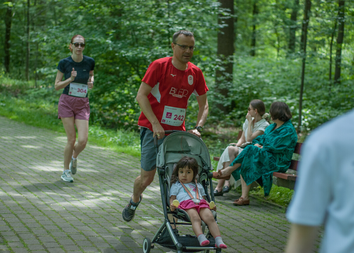 Za nami VI edycja Charytatywnego Biegu z okazji Dnia Dziecka „Tauron Biegnij dla Aniołów”! W Parku Kościuszki pojawił się kolorowy tłum biegaczy. Mamy to na zdjęciach!