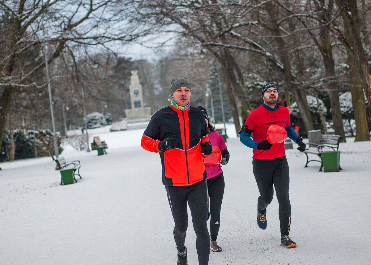 Kolejna specjalna odsłona spotkań parkrun Katowice za nami, tym razem bieg w parku Kościuszki realizowano w walentynkowych barwach.