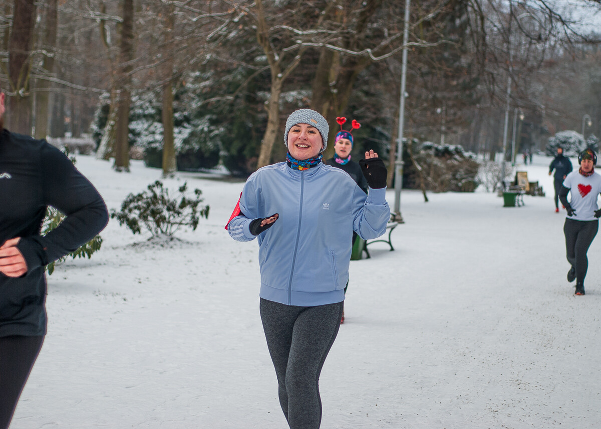 Kolejna specjalna odsłona spotkań parkrun Katowice za nami, tym razem bieg w parku Kościuszki realizowano w walentynkowych barwach.
