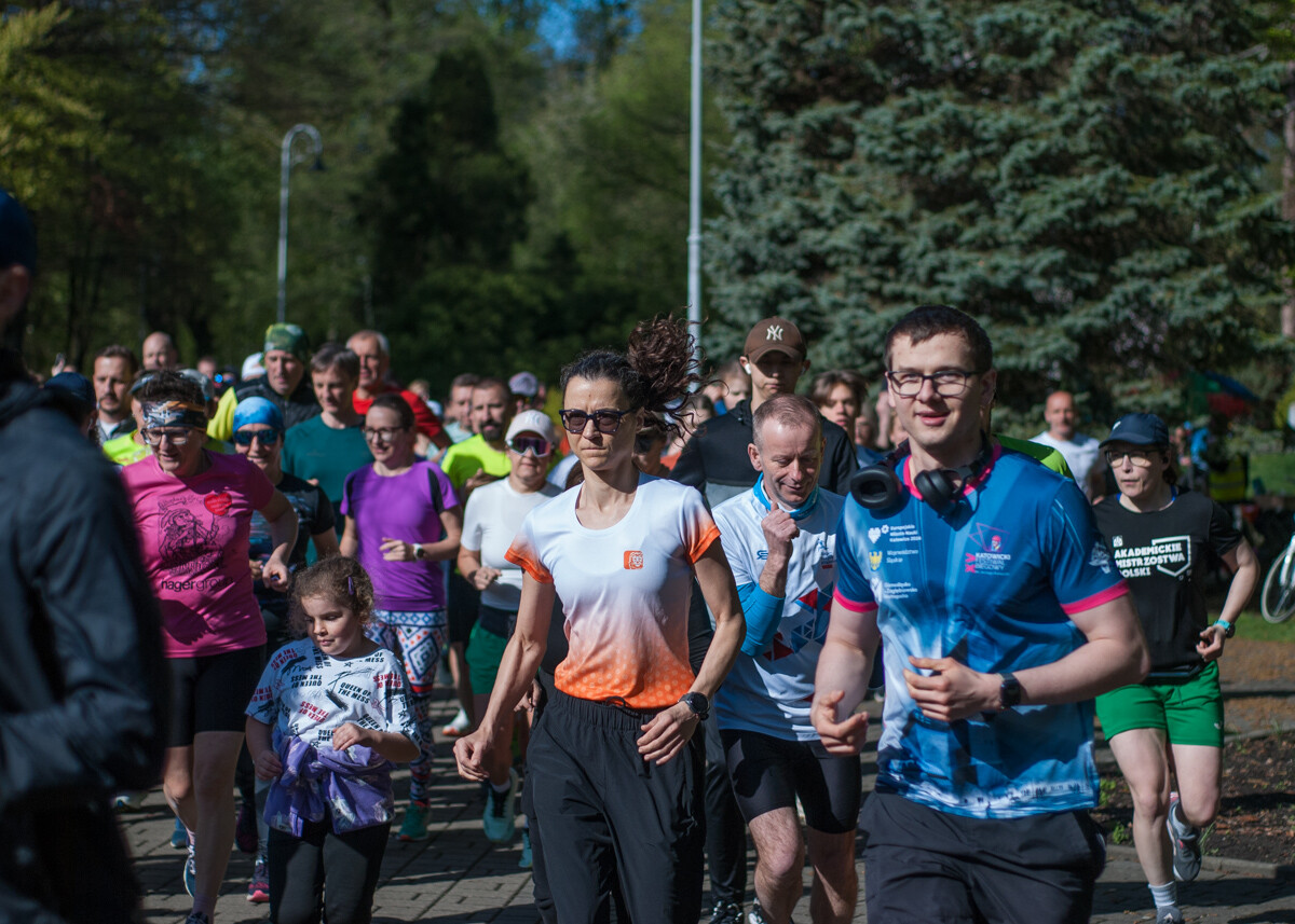 Kolejna niestandardowa odsłona spotkań biegowych parkrun za nami. Jak wyglądała edycja wielkanocna? My już wiemy i mamy sporo zdjęć!