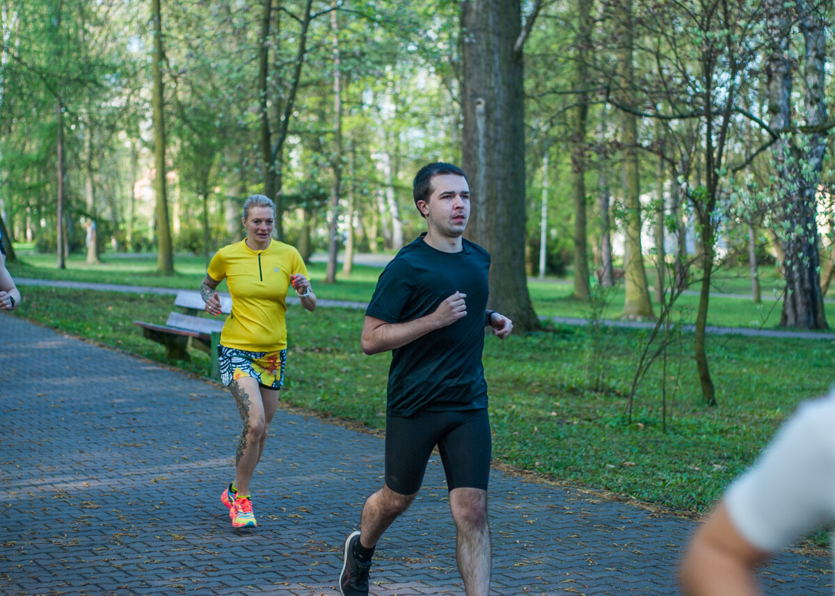 Kolejna niestandardowa odsłona spotkań biegowych parkrun za nami. Jak wyglądała edycja wielkanocna? My już wiemy i mamy sporo zdjęć!