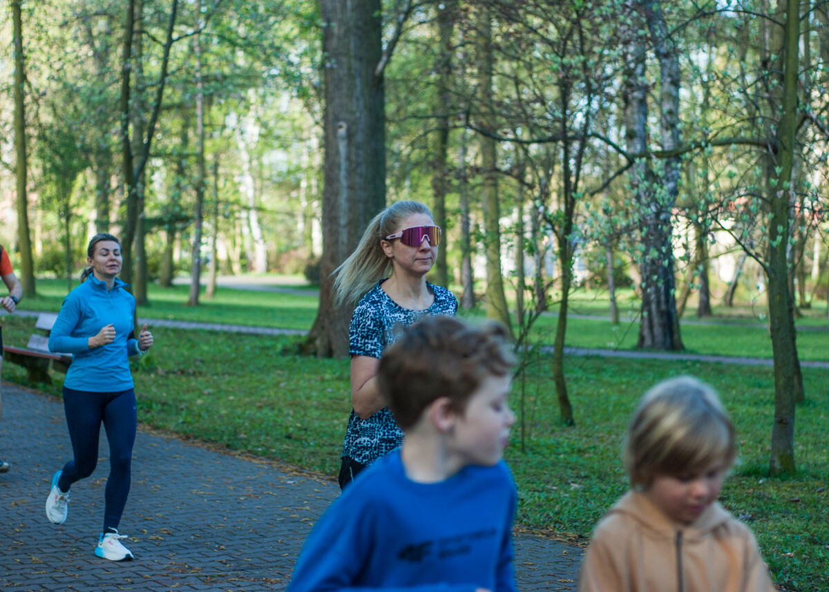 Kolejna niestandardowa odsłona spotkań biegowych parkrun za nami. Jak wyglądała edycja wielkanocna? My już wiemy i mamy sporo zdjęć!