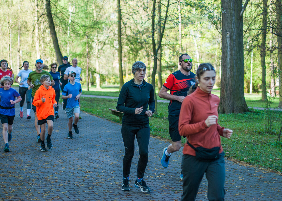Kolejna niestandardowa odsłona spotkań biegowych parkrun za nami. Jak wyglądała edycja wielkanocna? My już wiemy i mamy sporo zdjęć!