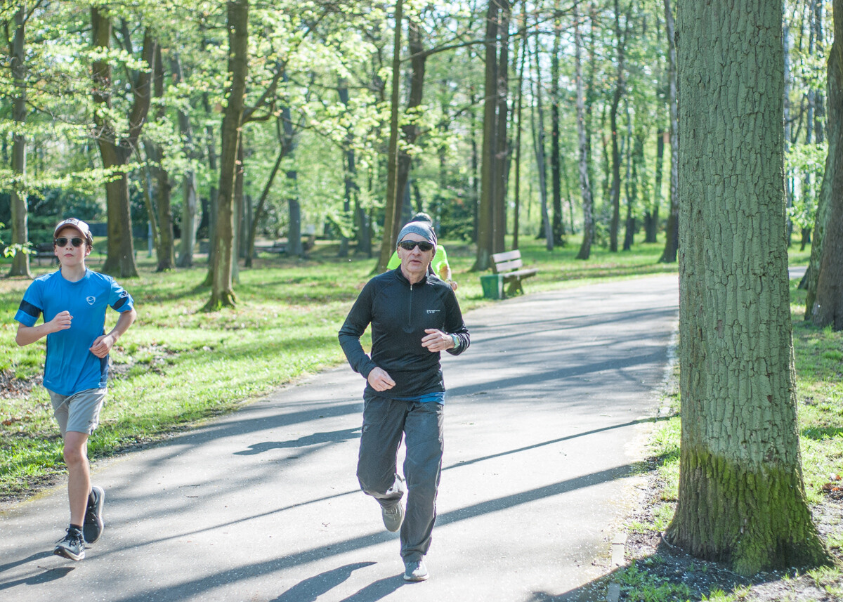 Kolejna niestandardowa odsłona spotkań biegowych parkrun za nami. Jak wyglądała edycja wielkanocna? My już wiemy i mamy sporo zdjęć!