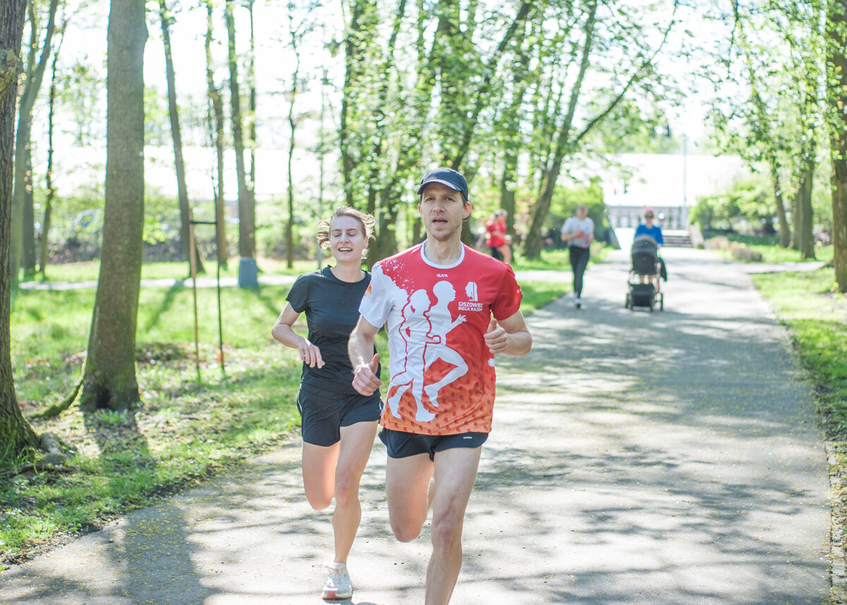 Kolejna niestandardowa odsłona spotkań biegowych parkrun za nami. Jak wyglądała edycja wielkanocna? My już wiemy i mamy sporo zdjęć!