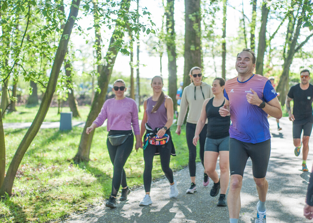 Kolejna niestandardowa odsłona spotkań biegowych parkrun za nami. Jak wyglądała edycja wielkanocna? My już wiemy i mamy sporo zdjęć!